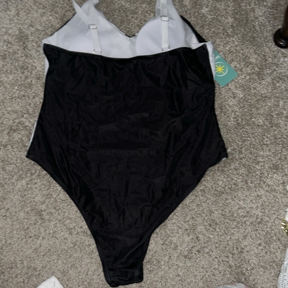 SUNBURST TAN ONE PEICE BATHING SUIT VERY FLATTERING - Picture 3 of 5